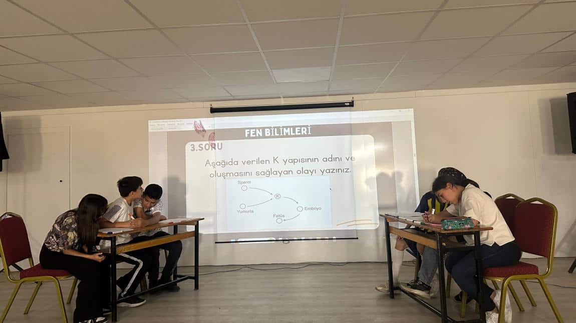 Muştakbaba Ortaokulu’nda 2. Geleneksel Bilgi Yarışması Heyecanı